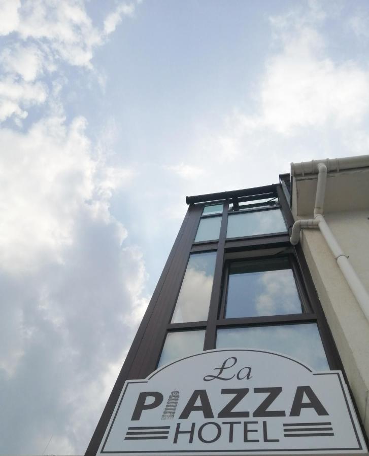 La Piazza Hotel شومن المظهر الخارجي الصورة